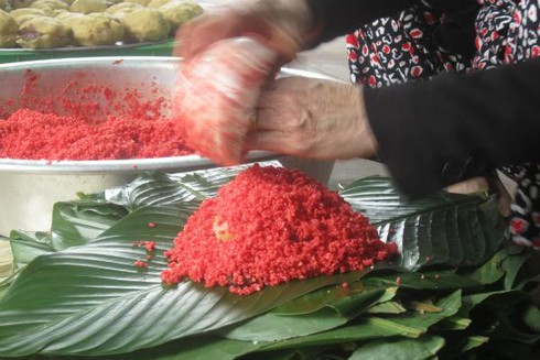 Về làng mỗi người gói hàng nghìn bánh chưng mùa Tết - ảnh 9