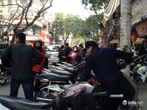 Mua vàng ngày thần tài: Tiệm vàng từ chối mua vào, khách