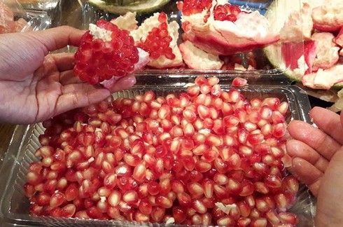 Lựu khổng lồ 350.000 đồng/kg vẫn đắt khách - ảnh 2
