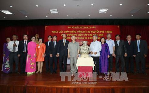 Tổng Bí thư Nguyễn Phú Trọng nói chuyện với cán bộ Đại sứ quán, đại diện cộng đồng và DN Việt tại Lào - ảnh 1