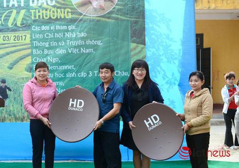 Nhà báo ngành TT&TT chia sẻ khó khăn với học sinh vùng cao Nậm He - ảnh 3