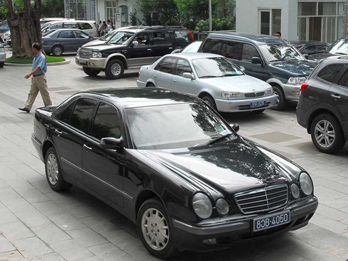 Sức hút từ chiếc xe biển xanh - ảnh 1