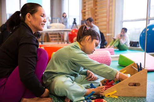 Liệu pháp ghép tế bào gốc tại Vinmec: Cơ hội “hồi sinh” cho trẻ bại não - ảnh 2