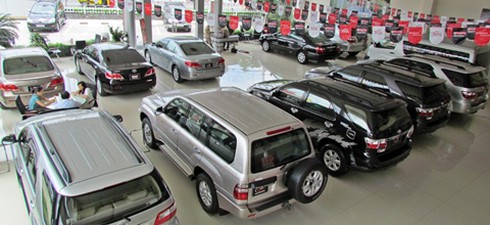 Ô tô vào đợt đại hạ giá - ảnh 1