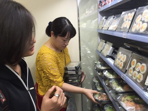 Tiết lộ bất ngờ về người bán xôi, gỏi...cho đại gia 7-Eleven - ảnh 2