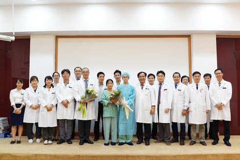 Mẹ hiến 60% gan cứu con thoát khỏi “cửa tử” - ảnh 1