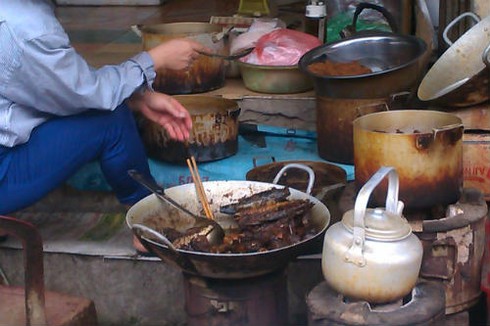 Cá kho sẵn = Cá chết, ươn + mỡ không nguồn gốc - ảnh 2
