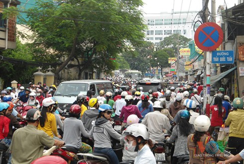 Hỗn loạn vì tin cúp điện toàn miền Nam - ảnh 6