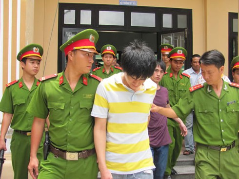 Toà án Huế xét xử những kẻ cả gan tống tiền cảnh sát - ảnh 3
