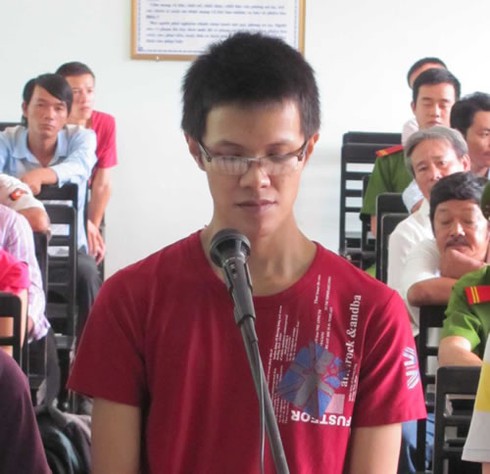 Toà án Huế xét xử những kẻ cả gan tống tiền cảnh sát - ảnh 1