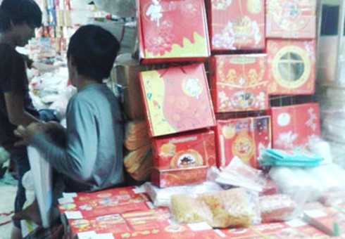 Bánh Trung thu trôi nổi: Thích ghi nhãn gì cũng có - ảnh 2