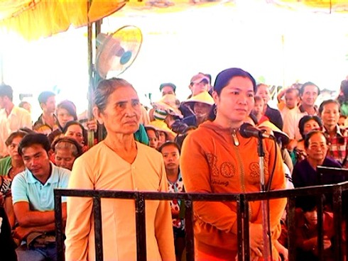 Đánh ghen bằng... dao lam - ảnh 2