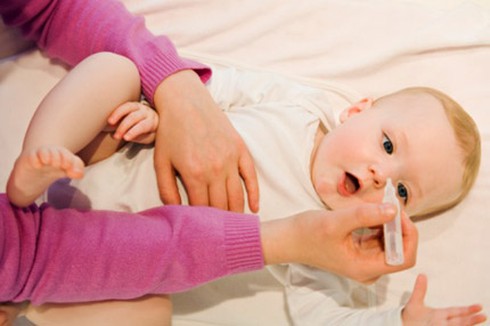 Bé bị đau mắt đỏ nên dùng thuốc gì? - ảnh 1