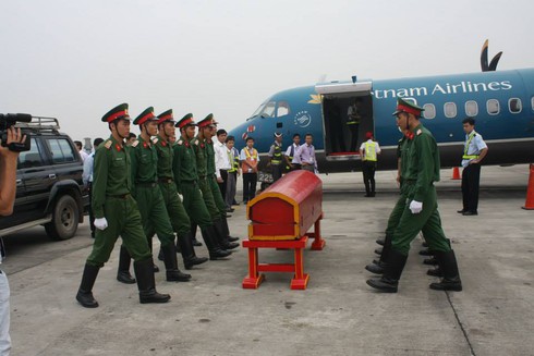 Hình ảnh máy bay ATR 72 vận chuyển thi hài Đại tướng Võ Nguyên Giáp - ảnh 2