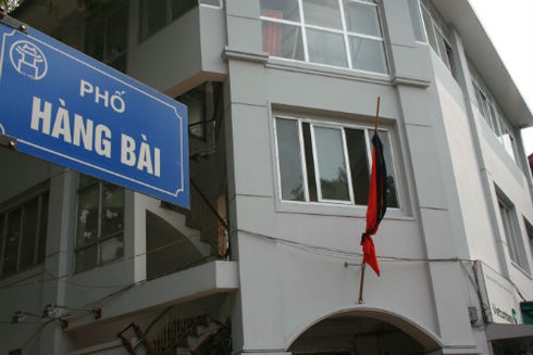 Hình ảnh treo cờ rủ Quốc tang Đại tướng Võ Nguyên Giáp trưa 11/10 - ảnh 12