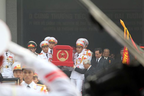 Tin, ảnh mới nhất về Lễ truy điệu, an táng Đại tướng Võ Nguyên Giáp sáng 13-10 - ảnh 74