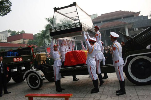 Tin, ảnh mới nhất về Lễ truy điệu, an táng Đại tướng Võ Nguyên Giáp sáng 13-10 - ảnh 70