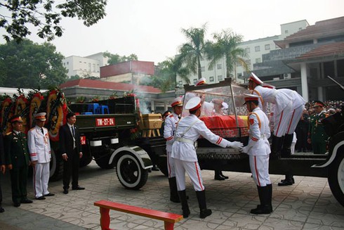Tin, ảnh mới nhất về Lễ truy điệu, an táng Đại tướng Võ Nguyên Giáp sáng 13-10 - ảnh 72