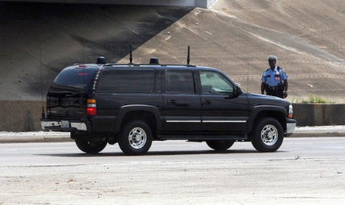 Xe phá sóng của cảnh sát Mỹ là loại dân dụng gầm cao.