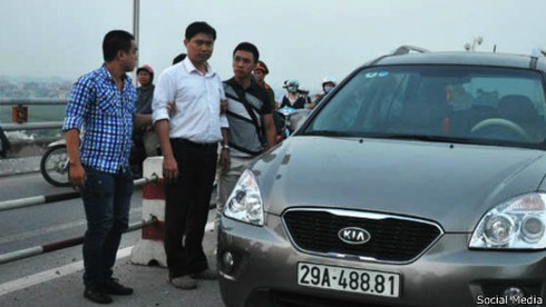 Nghi vấn dấu vết trên chiếc xe bác sĩ Tường chở xác nạn nhân - ảnh 1