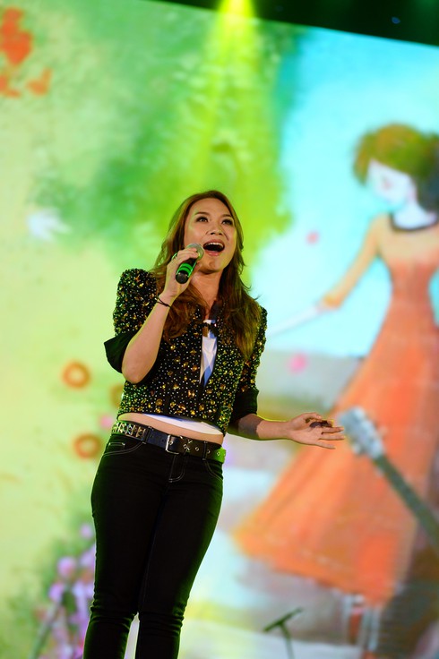 Ảnh: Mỹ Tâm hát sung, cởi phăng áo khoác - ảnh 8