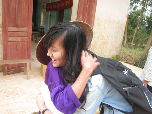 Nữ du học sinh làm từ thiện ở quê nhà Hà Tĩnh - ảnh 4