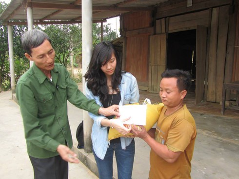 Nữ du học sinh làm từ thiện ở quê nhà Hà Tĩnh - ảnh 7