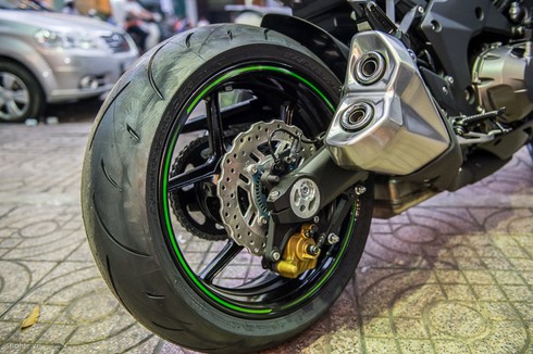 Cận cảnh xe máy giá gần 600 triệu tại Việt Nam - ảnh 1