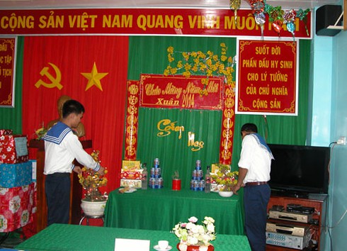 Quà Tết tới Nhà Giàn mùa biển động - ảnh 12