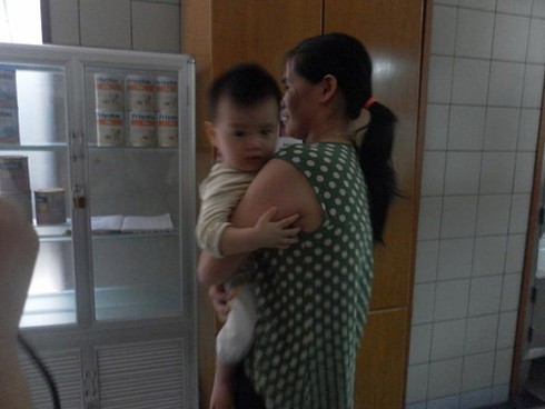 Cảnh báo: Trẻ hóc hạt dưa ngày Tết có thể tử vong - ảnh 1