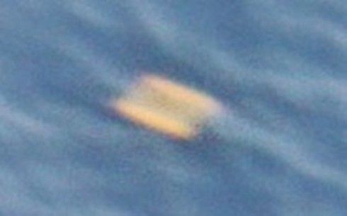 Cận cảnh vật thể lạ thứ 2 tại địa điểm nghi máy bay Malaysia rơi - ảnh 2