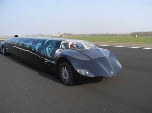 Cận cảnh siêu bus có thể chạy 255km/h ở Dubai - ảnh 1
