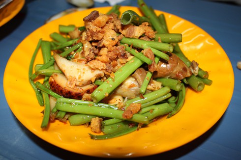 Hấp dẫn ốc khế xào rau muống xanh mướt - ảnh 2