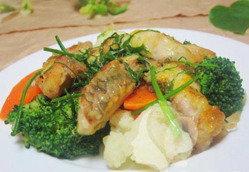 Cá xào súp lơ thơm ngon - ảnh 1