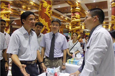 Hơn 300 trẻ ở làng “ô nhiễm” được Vinmec khám sức khỏe miễn phí - ảnh 3