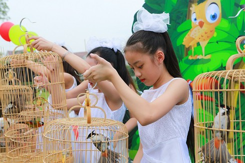 Cư dân Vinhomes Riverside gửi gắm ước nguyện hòa bình nhân ngày môi trường - ảnh 1