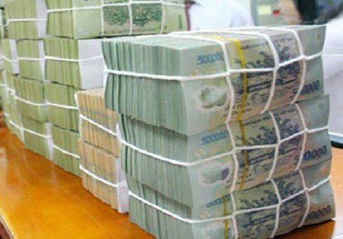 Chuyển tiền lòng vòng qua ngân hàng,