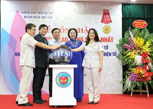 Báo Hải quan điện tử ra mắt phiên bản tiếng Anh - ảnh 1