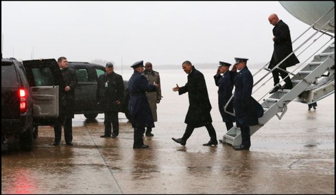 Nước Mỹ náo loạn và tê liệt vì bão mạnh nhất 100 năm qua - ảnh 1