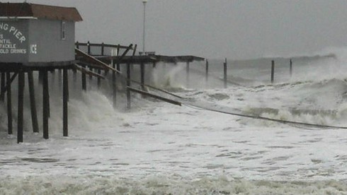 Nước Mỹ náo loạn và tê liệt vì bão mạnh nhất 100 năm qua - ảnh 6