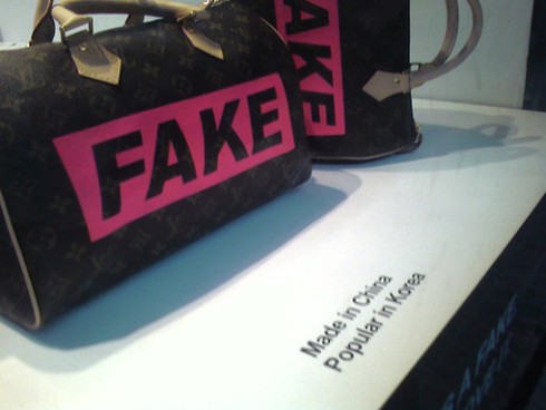 Trung Quốc triệt phá đường dây sản xuất túi Hermes, LV 'fake' - ảnh 1