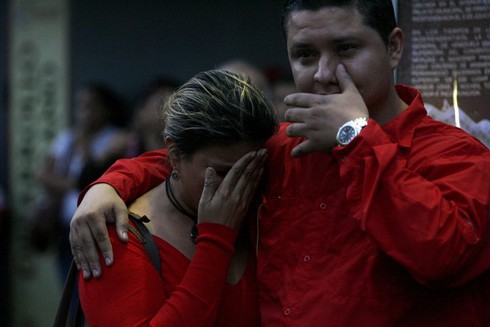 Ảnh: Người dân Venezuela khóc thương Hugo Chavez - ảnh 10