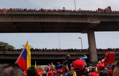 Ảnh: Người dân Venezuela khóc thương Hugo Chavez - ảnh 2