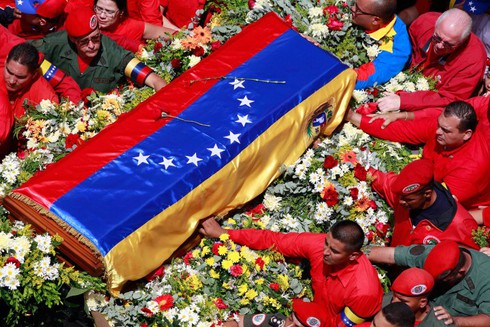 Ảnh: Người dân Venezuela khóc thương Hugo Chavez - ảnh 4
