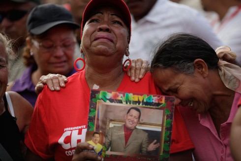Ảnh: Người dân Venezuela khóc thương Hugo Chavez - ảnh 5
