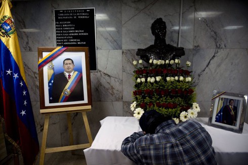 Ảnh: Người dân Venezuela khóc thương Hugo Chavez - ảnh 6