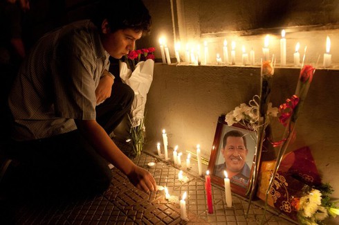 Ảnh: Người dân Venezuela khóc thương Hugo Chavez - ảnh 7