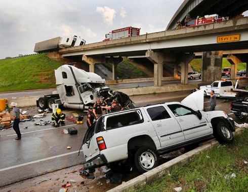 Tang thương Oklahoma sau 'trận càn' của vòi rồng - ảnh 13