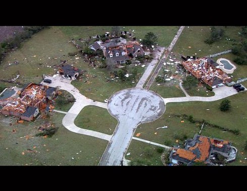 Tang thương Oklahoma sau 'trận càn' của vòi rồng - ảnh 16