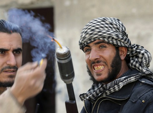 Những vũ khí tự chế khó tin của quân nổi dậy Syria - ảnh 1